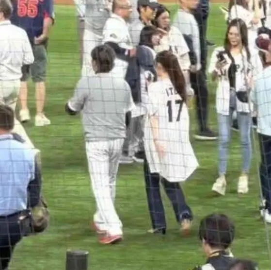伊藤大海,妻